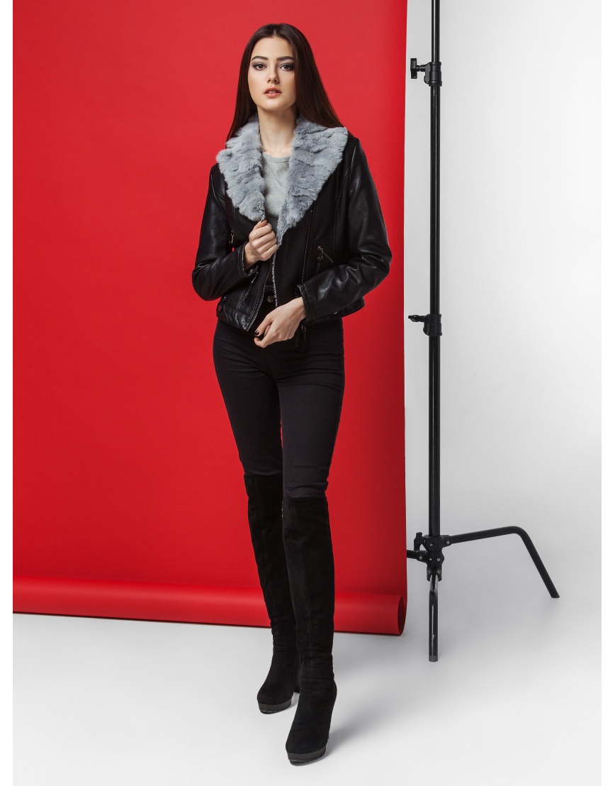 Короткая женская чёрно-серая куртка модель 4624 фото 1