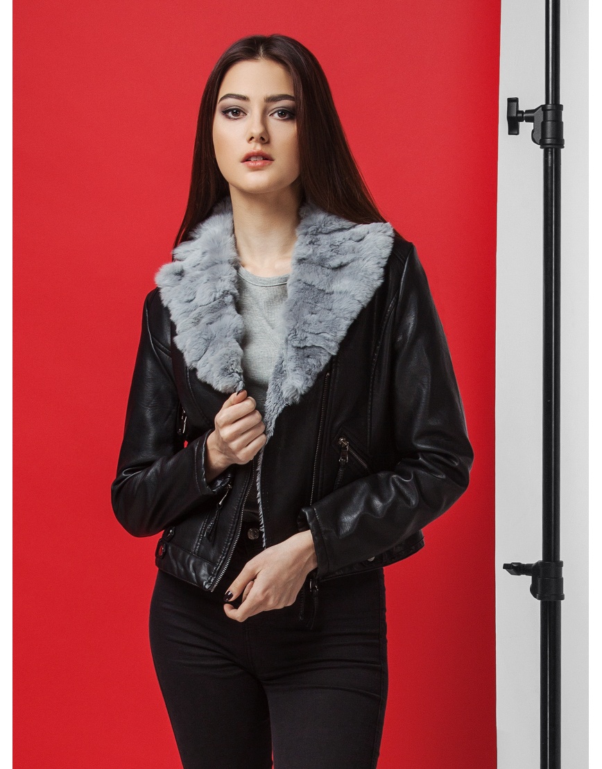 Короткая женская чёрно-серая куртка модель 4624 фото 3