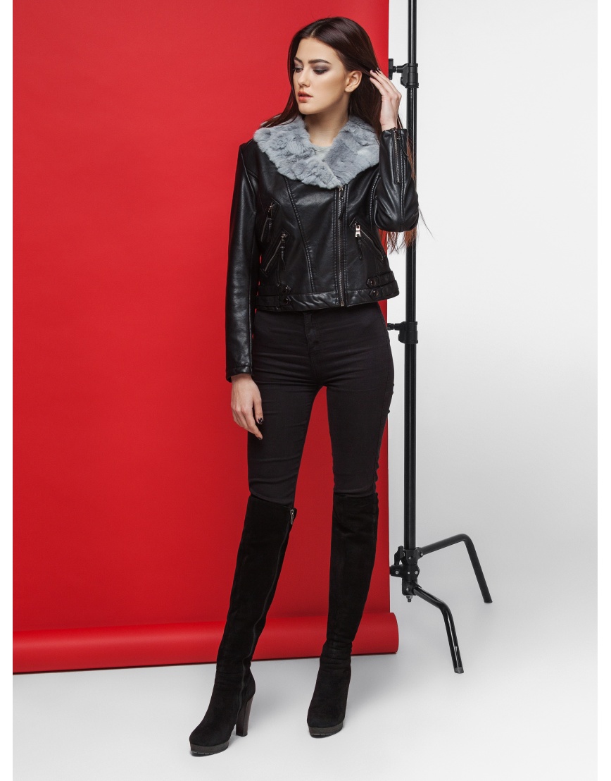 Короткая женская чёрно-серая куртка модель 4624